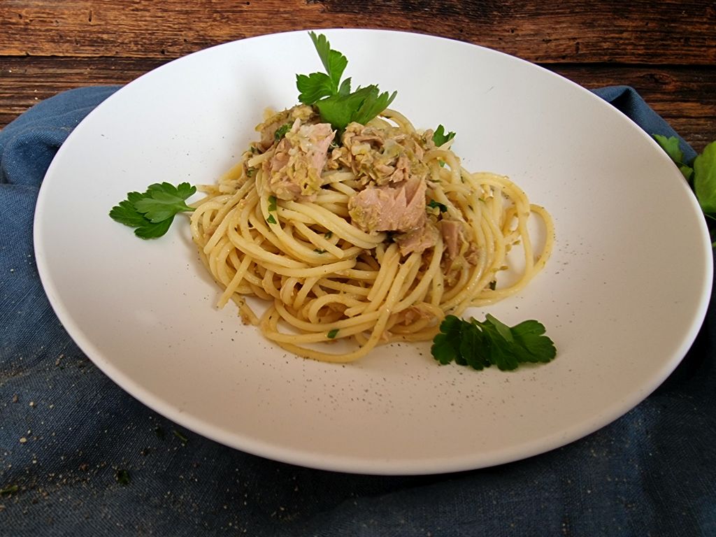 Spaghetti mit Thunfisch und Olivenpaste – delizie d’Amelia